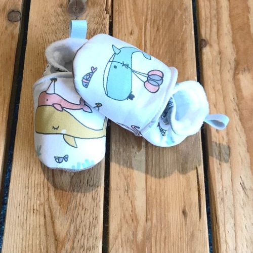 Chaussons souples baleine, coton et suédine pour la semelle , chaussons bébé,