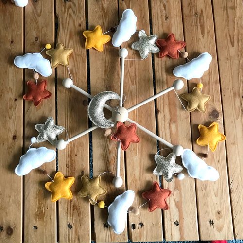 Mobile nuages etoiles et lune bébé, mobile berceau, jeux eveil, jouet educatif