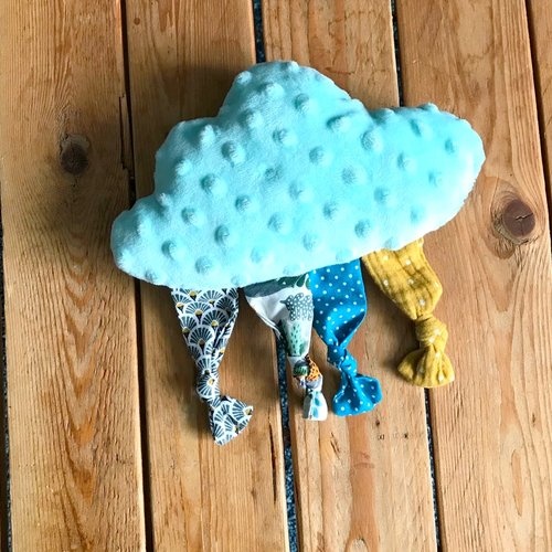 Doudou nuage, doudou etiquettes, coussins nouettes bébé, jouet sensoriel, coussin bebe sensoriel