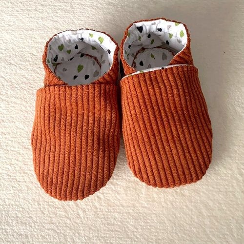 Chaussons bebe velours rouille