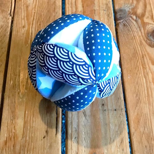 Balle montessori de préhension, bleue