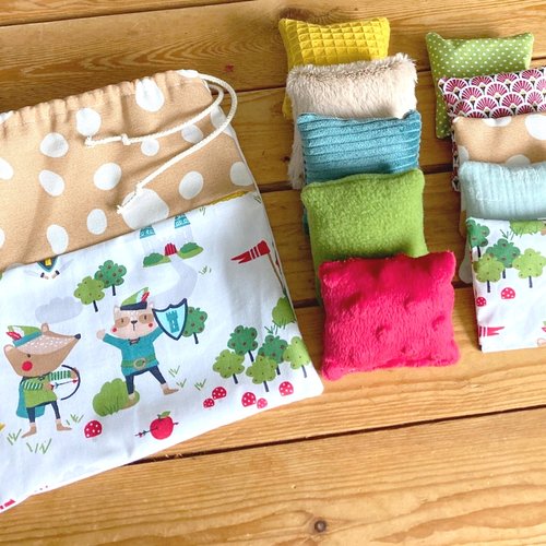 Coussins sensoriels graines et papier froissé