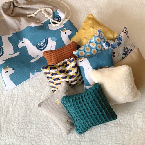 Coussins sensoriels, graines et papier froissé