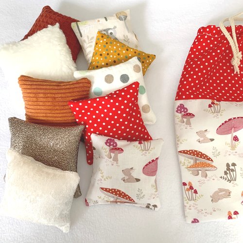 Coussins sensoriels, graines et papier froissé