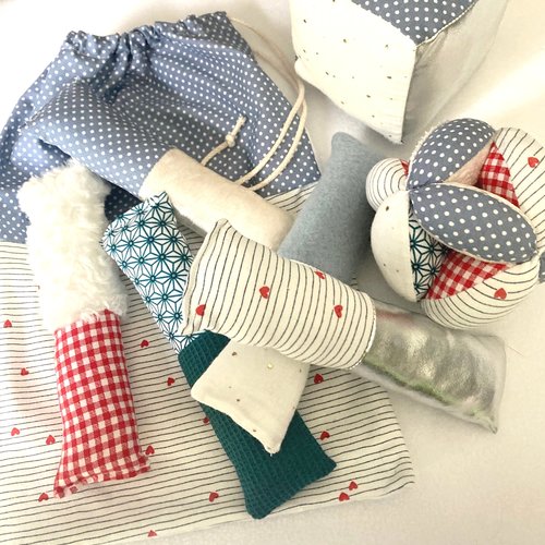 Jouets sensoriels montessori, lot cube balle de prehension et battons sensoriels, jouet eveil bebe