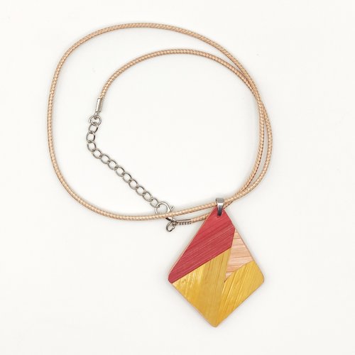 Collier et pendentif en marqueterie de paille