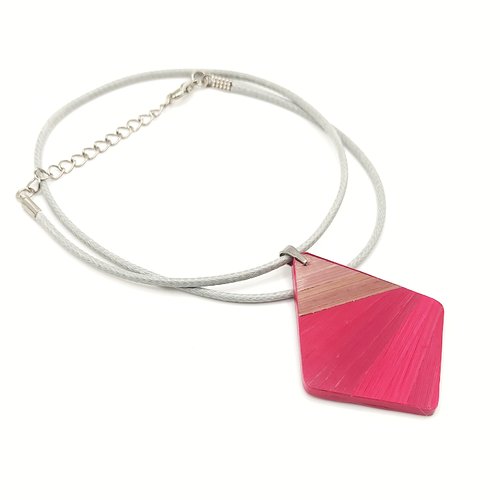 Collier avec pendentif en marqueterie de paille