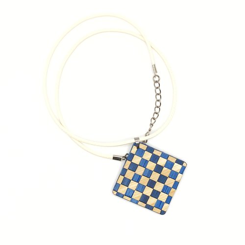 Collier avec pendentif en marqueterie de paille