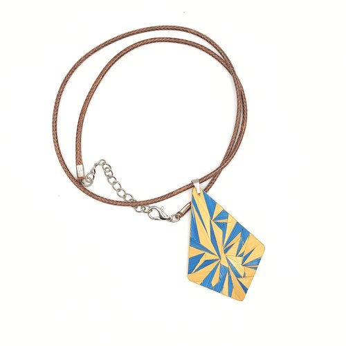 Collier avec pendentif en marqueterie de paille
