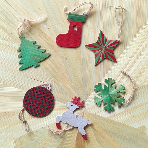 Ensemble de décorations de noël en marqueterie de paille