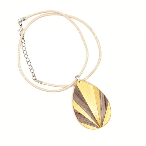 Collier avec pendentif en marqueterie de paille