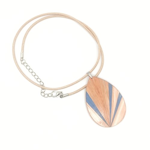 Collier avec pendentif en marqueterie de paille
