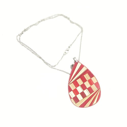 Collier avec pendentif en marqueterie de paille