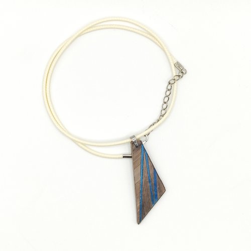 Collier avec pendentif en marqueterie de paille