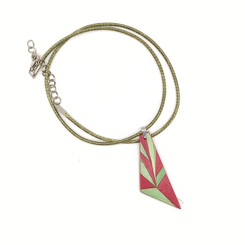 Collier avec pendentif en marqueterie de paille