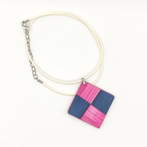Collier avec pendentif en marqueterie de paille