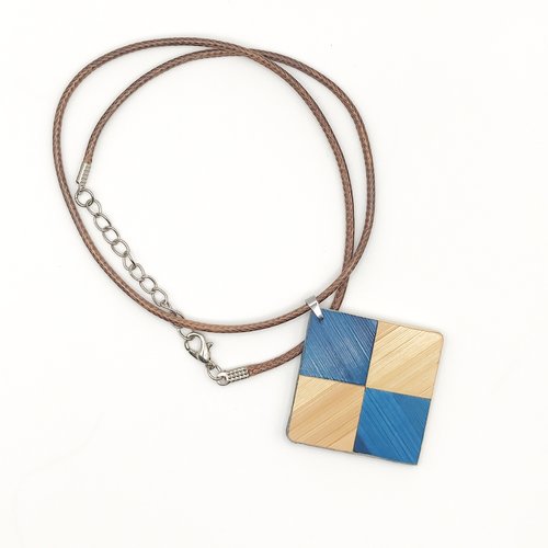 Collier avec pendentif en marqueterie de paille