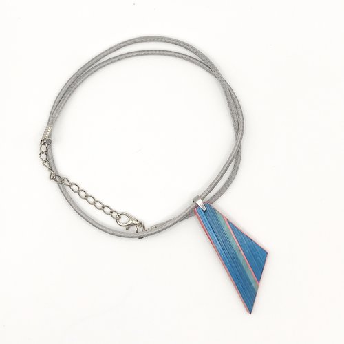 Collier avec pendentif en marqueterie de paille