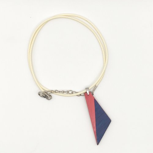 Collier avec pendentif en marqueterie de paille