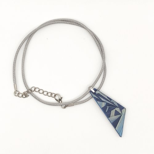 Collier avec pendentif en marqueterie de paille
