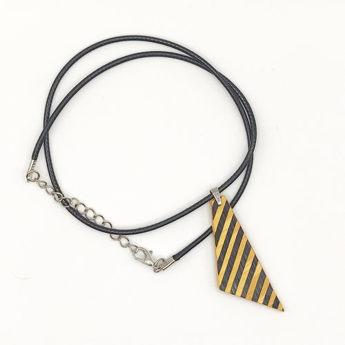 Collier avec pendentif en marqueterie de paille