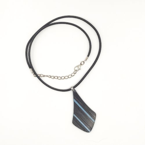 Collier avec pendentif en marqueterie de paille