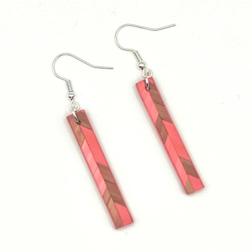 Boucles d’oreilles en marqueterie de paille – rose et marron – pièce unique – fait main en france