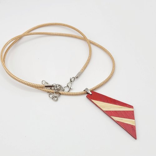 Collier avec pendentif en marqueterie de paille