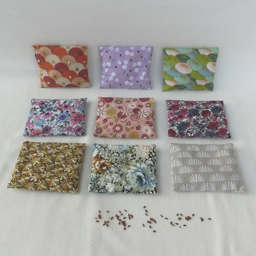 Livraison gratuite.. chaufferette / bouillotte sèche déhoussable / 11 x 9 cm / graines de lin bio et tissu fleuri, chauffe mains de poche