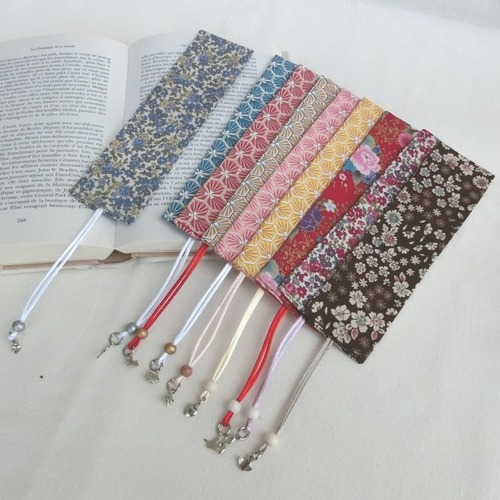 Marque pages avec breloque, tissu japonais, accessoire de lecture / signet pour livre de poche - broché / cahier / carnet, femme  fille