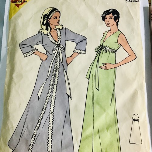 Vintage ans 70. paquet patron modèle ,2 patrons robe de chambre pour couture,papier  ,modèles  pour femme