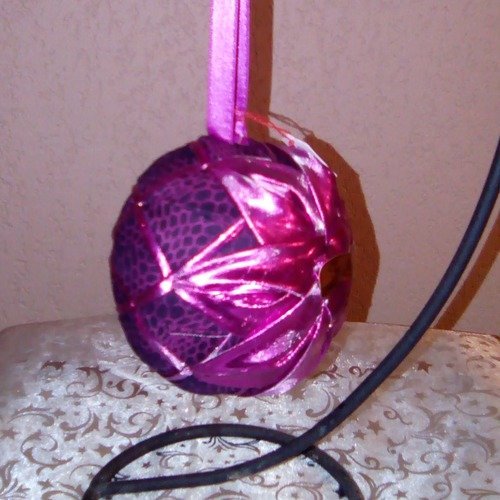 Boule Précieuse De Noël Rosace Coton Patch Rose Noir Et Lamé Rose Fushia 9 Cm De Diamètre Fait Main