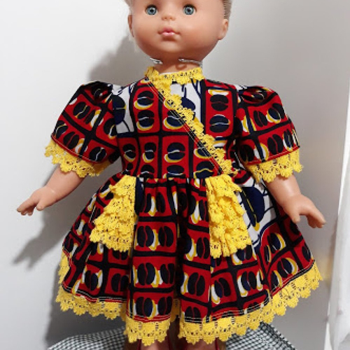 Vêtement de poupée  50 cm robe coton wax et galon jaune   fait main