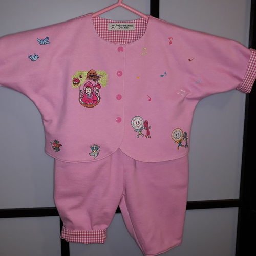 4 tenues en une seule entiérement reversible ensemble bébé rose 3/6 mois brodé en sweet coton oeko-tex  fait main