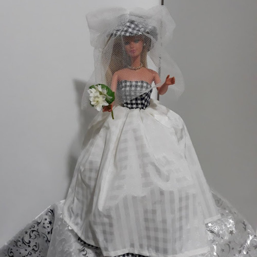 Vêtement de poupée mannequin " robe de mariée " pièce unique fait main