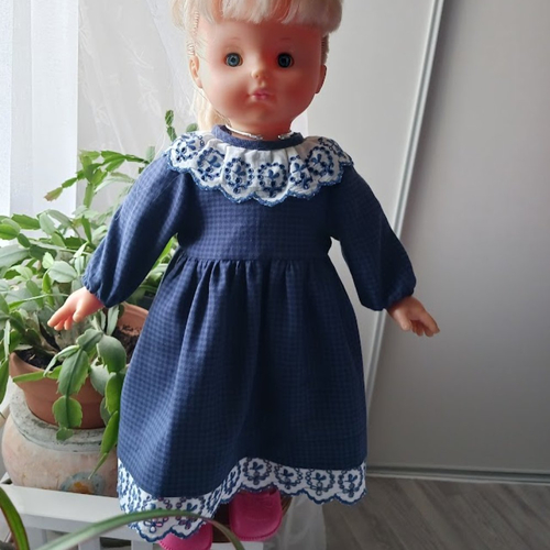 Vêtement de poupée 50/55 cm robe en  viscose vichy marine/noir  fait main