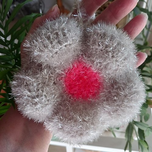 Tawashi fleur de douche ou de vaisselle lavable et durable "gris/fushia " au crochet fait main