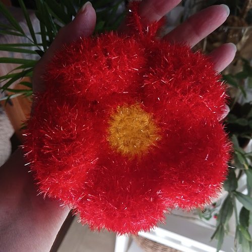 Tawashi fleur de douche ou de vaisselle lavable et durable "rouge/jaune " au crochet fait main