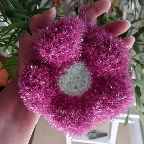 Tawashi fleur de douche ou de vaisselle lavable et durable "rose foncé/vert pale " au crochet fait main
