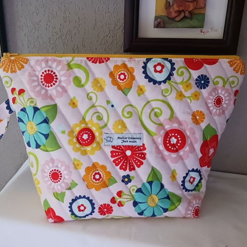 Sac à projets tricot/crochet l32xh 22xp13 "fleurs " rose clair matelassé 3 poches doublée vichy jaune fait main