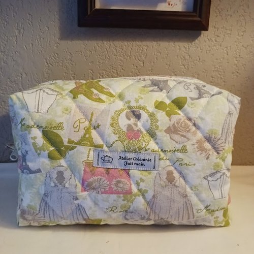 Trousse matelassé en coton vert anis " mode paris" 22 x14 x10 doublé coton écru avec 2 poches fait main
