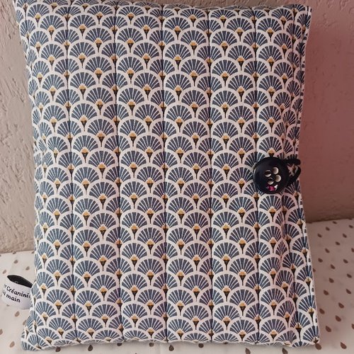 Protège livre " éventails " en coton ouatiné matelassé bande droite et doublure coton blanc h 23 x l18.5 fait main