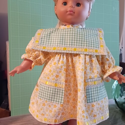 Vêtement de poupée 50/55 cm robe à plastron jaune/vert coton oeko-tex fait main