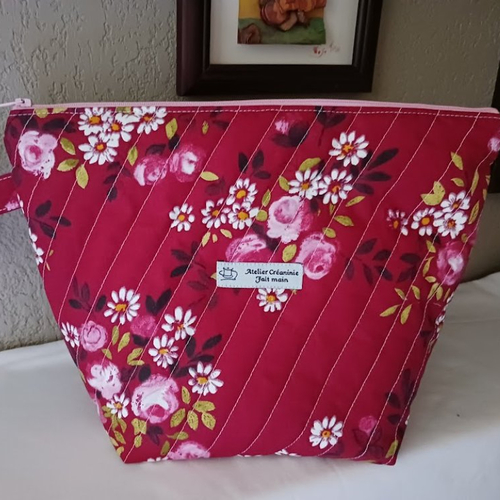 Sac à projets tricot/crochet l30xh 22xp13 "rose d'antan " bordeaux matelassé 3 poches doublée vichy rose fait main