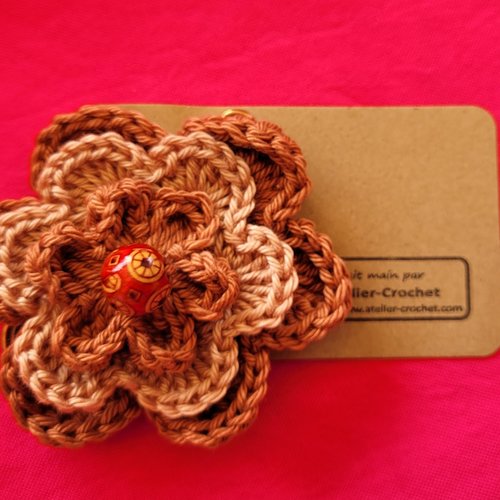 Broche fleur au crochet