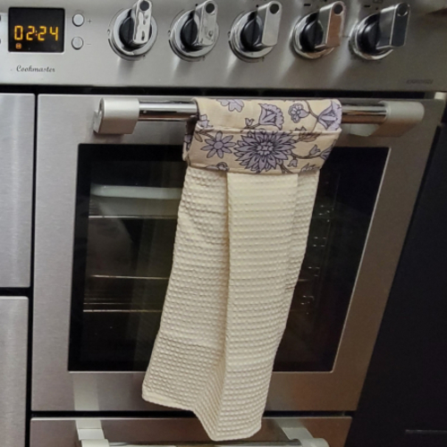 Torchon main lin  fleuri beige et lilas et coton nid d’abeille blanc cassé