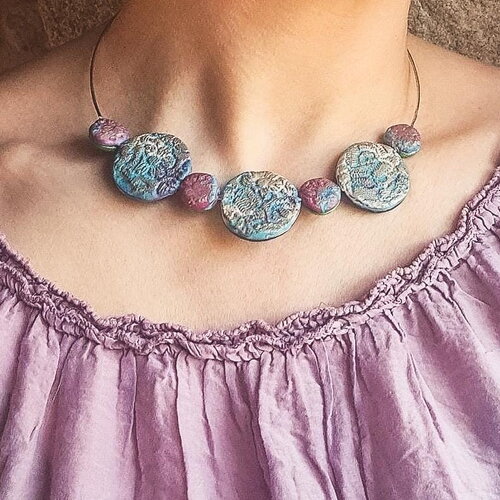 Collier réversible en argile polymère – effet dentelle – pièce unique