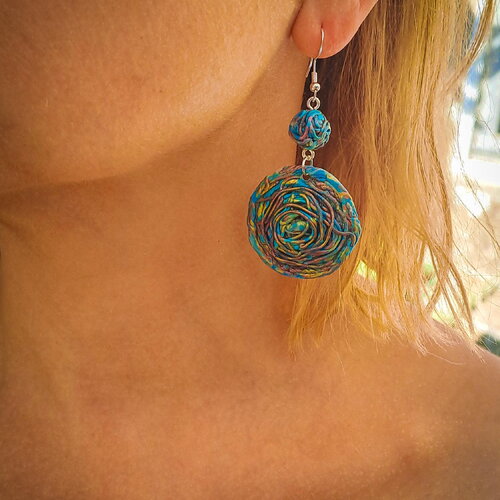 Boucles oreilles bohème en argile polymère – spirales colorées faites main – bijou artistique unique, cadeau femme original