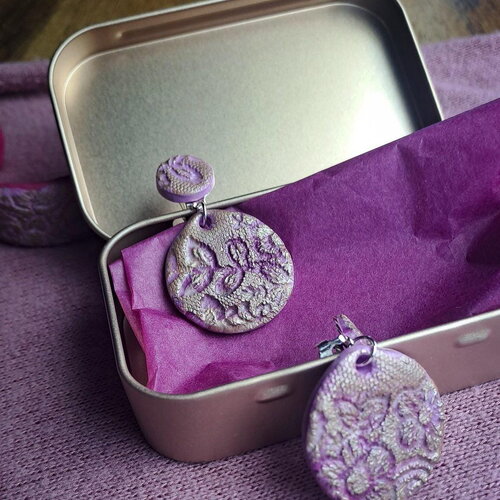 Clips boucles d’oreilles rose poudré doré dentelle – bijou artisanal pièce unique – blush pink go