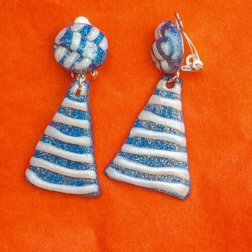 Boucles clips artisanales bleues argent – boucles rayées légères – cadeau femme original